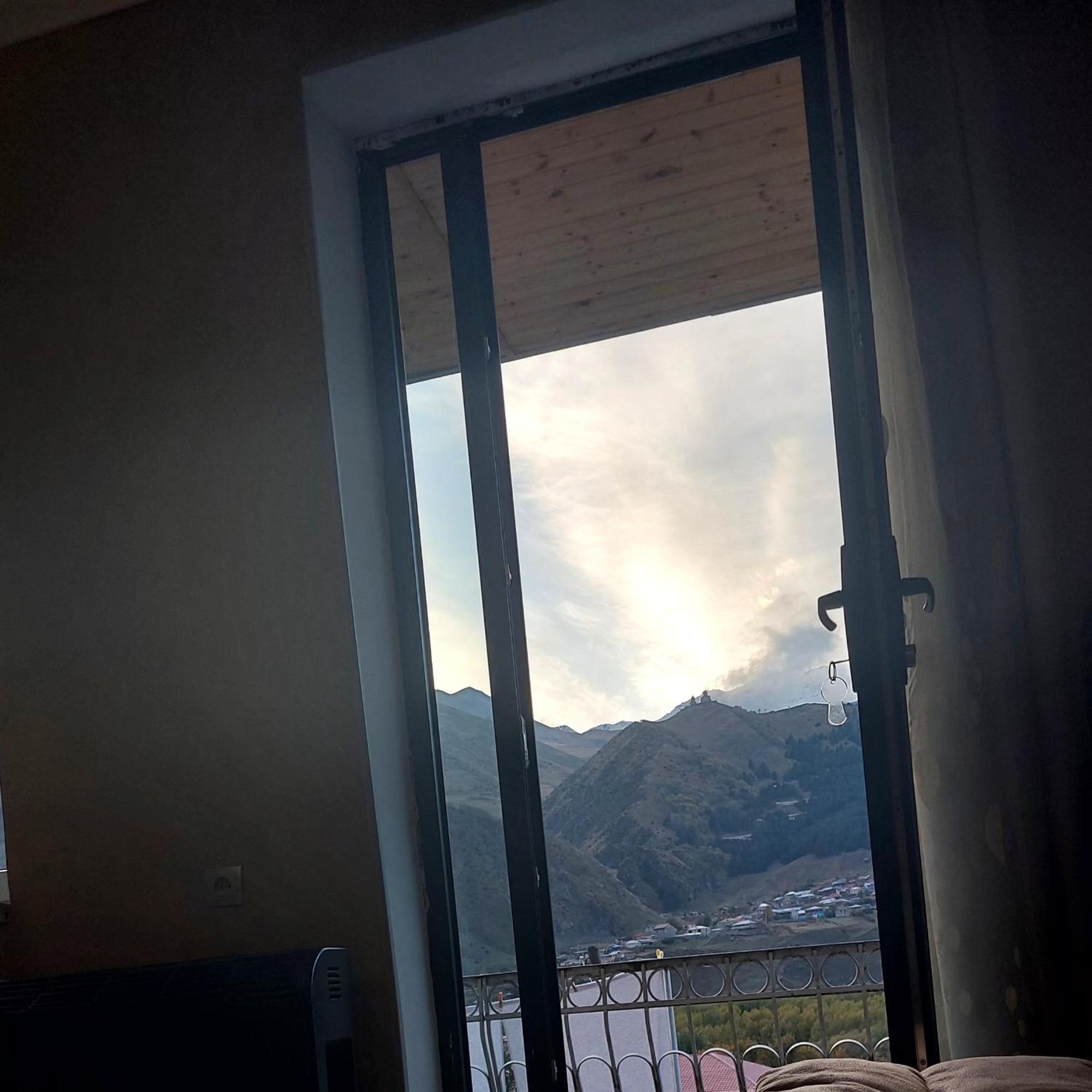 The White House Hotell Kazbegi Rum bild