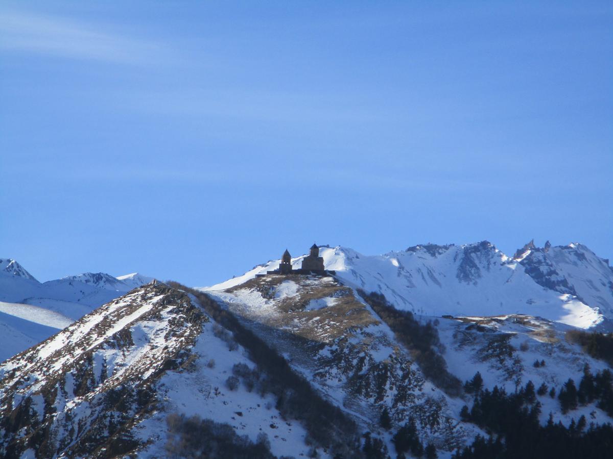 The White House Hotell Kazbegi Exteriör bild